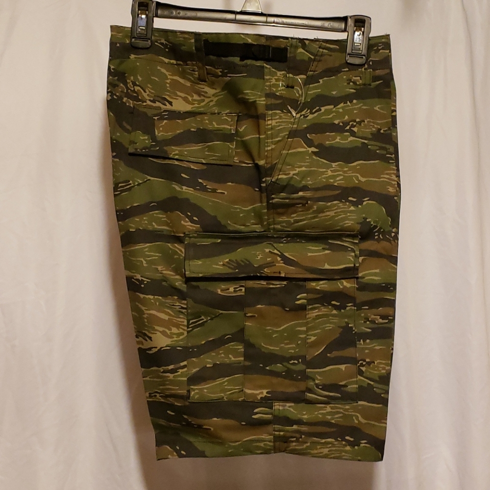 Men's Military Tiger Stripe Shorts - Picture 4 of 8